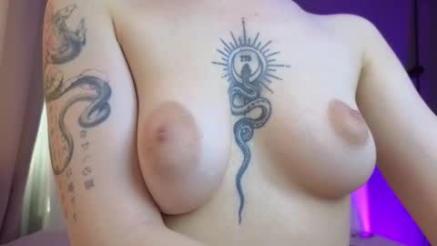 Snapshot of avgustina_love chatting on 03-12-26, 11:27 avgustina_love online show from 03-12-26, 11:27