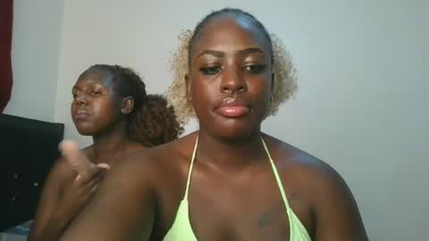 Snapshot of avian_babe1 chatting on 07-26-26, 11:22 avian_babe1 online show from 07-26-26, 11:22