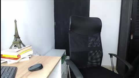 AVIS  online show from 10-31-25, 03:57