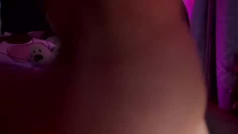 Snapshot of avril_jackson chatting on 03-30-26, 04:46 Avril online show from 03-30-26, 04:46