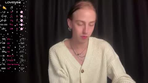 avril_pearly_ online show from 12-08-24, 04:39