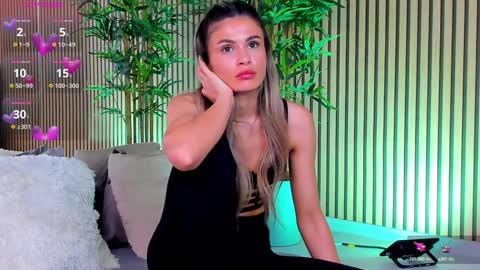 Snapshot of avrillcyrux chatting on 01-02-25, 01:40 AVRILL CYRUX online show from 01-02-25, 01:40