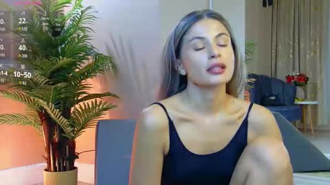 Snapshot of avrillcyrux chatting on 09-16-25, 07:09 AVRILL CYRUX online show from 09-16-25, 07:09