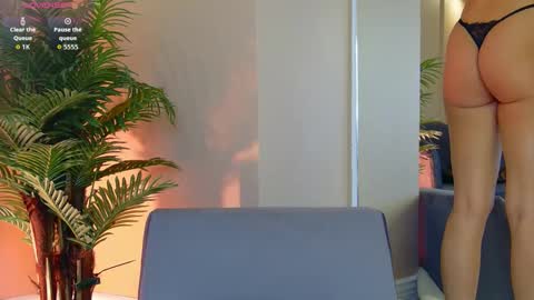 AVRILL CYRUX online show from 10-07-25, 07:05