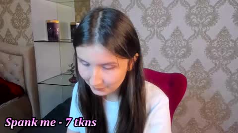 Snapshot of avrora_shy_ chatting on 10-16-25, 07:31 Avrora online show from 10-16-25, 07:31