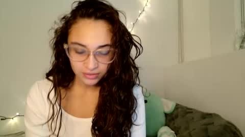 Snapshot of avvaiia chatting on 01-10-26, 12:34 Avaia online show from 01-10-26, 12:34