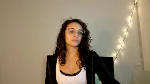 Snapshot of avvaiia chatting on 01-14-26, 11:42 Avaia online show from 01-14-26, 11:42