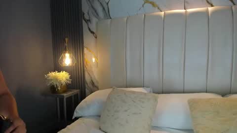 Snapshot of avymilton chatting on 10-11-25, 11:42 Avy online show from 10-11-25, 11:42