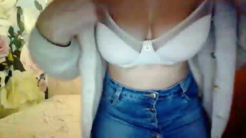 Snapshot of awesomeladyy chatting on 02-02-25, 06:20 awesomeladyy online show from 02-02-25, 06:20