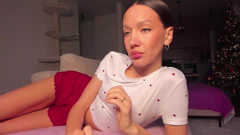 Awgustina online show from 12-19-25, 08:43