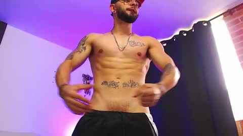 Independiente Model online show from 11-23-25, 12:49