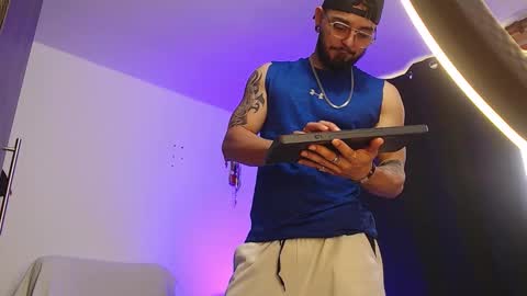 Independiente Model online show from 01-11-26, 02:00