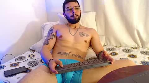 Snapshot of axel_7070 chatting on 05-16-26, 02:38 Independiente Model online show from 05-16-26, 02:38