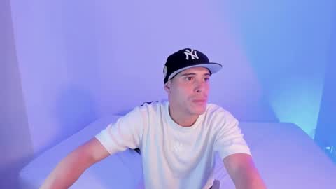 axel__fierro online show from 04-06-26, 08:21