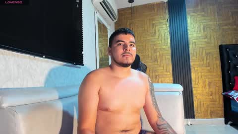 Snapshot of axel_fox21 chatting on 10-18-25, 03:42 A X E L online show from 10-18-25, 03:42