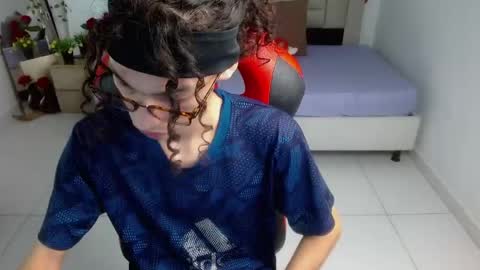 Snapshot of axel_fox7 chatting on 05-23-26, 01:33 Axel online show from 05-23-26, 01:33