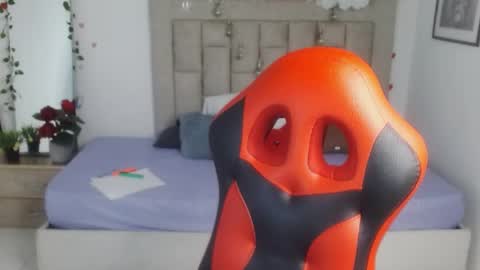 Snapshot of axel_fox7 chatting on 05-25-26, 01:00 Axel online show from 05-25-26, 01:00