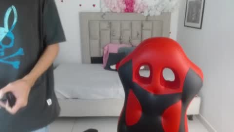 Snapshot of axel_fox7 chatting on 06-12-26, 12:20 Axel online show from 06-12-26, 12:20