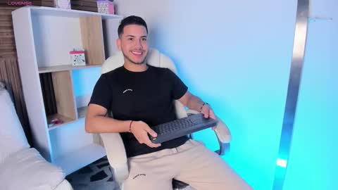 axel_grey_ online show from 09-10-25, 12:38