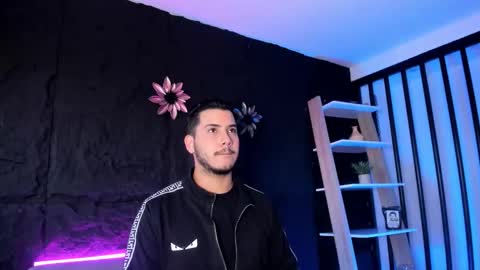 axel_grey_ online show from 12-21-25, 11:39