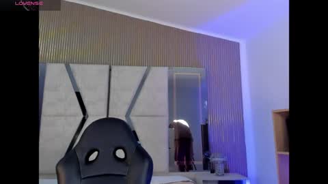 axel_grey_ online show from 05-01-26, 12:43