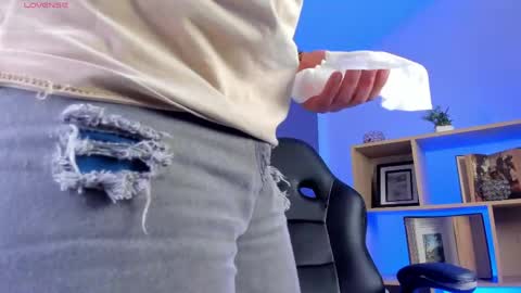 axel_grey_ online show from 05-03-26, 12:55