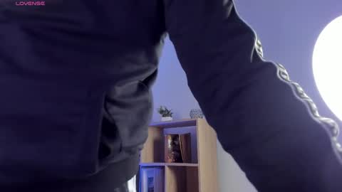 axel_grey_ online show from 05-04-26, 12:45
