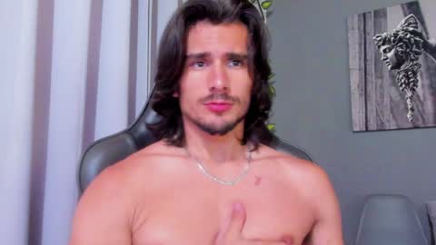 Axel online show from 02-06-25, 08:13