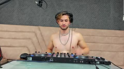 Axel  online show from 04-09-26, 06:02