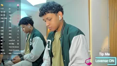 Snapshot of axel_ps chatting on 09-26-25, 03:21 Alex online show from 09-26-25, 03:21