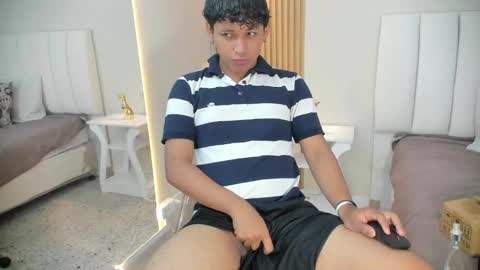 Snapshot of axel_ps chatting on 10-26-25, 04:07 Alex online show from 10-26-25, 04:07