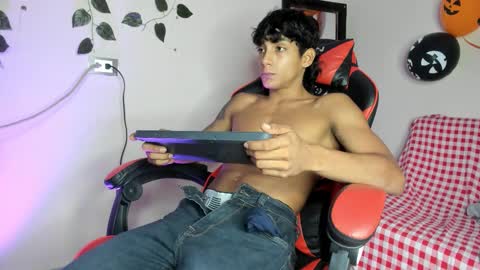 Snapshot of axel_rosse2 chatting on 10-31-25, 10:33 axel_rosse2 online show from 10-31-25, 10:33