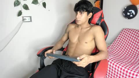 Snapshot of axel_rosse2 chatting on 11-07-25, 10:10 axel_rosse2 online show from 11-07-25, 10:10