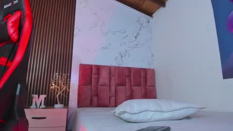 Axel  online show from 12-14-24, 09:07