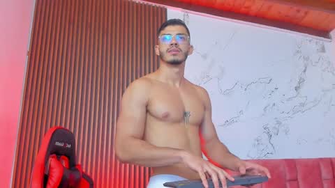 Axel  online show from 12-19-24, 10:02