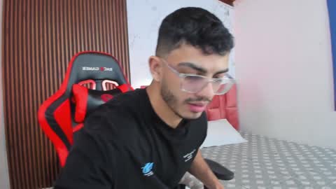 Axel  online show from 12-24-24, 09:22