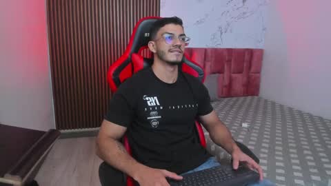 Axel  online show from 12-29-24, 04:16