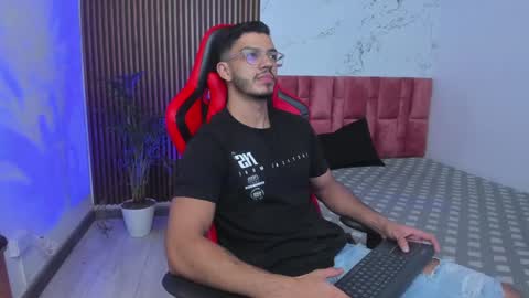 Axel  online show from 01-15-25, 03:54