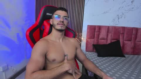 Axel  online show from 01-16-25, 04:17