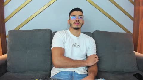 Axel  online show from 01-20-25, 01:11