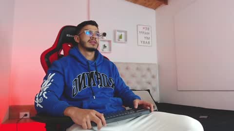 Axel  online show from 01-21-25, 12:18