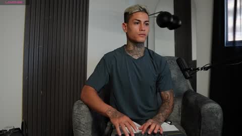 Agustin online show from 12-30-24, 03:57