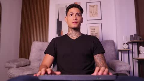 Agustin online show from 10-02-25, 02:13