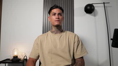 Agustin online show from 10-04-25, 07:01