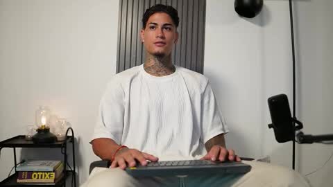 Agustin online show from 10-09-25, 08:51