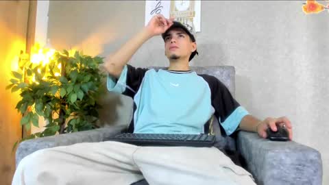 axel  online show from 10-06-25, 06:49