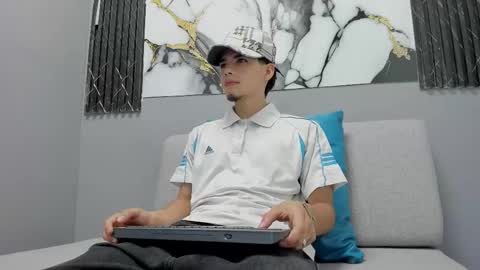 axel_williams2 online show from 09-20-25, 07:48