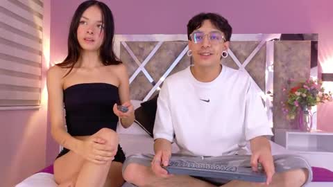 Snapshot of axelandrenata chatting on 05-24-26, 02:05 Axel and Renata online show from 05-24-26, 02:05