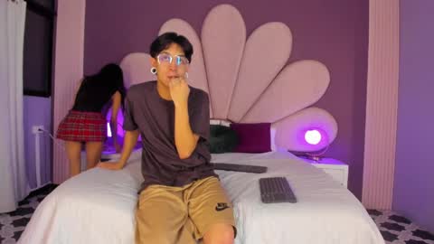Snapshot of axelandrenata chatting on 05-27-26, 04:31 Axel and Renata online show from 05-27-26, 04:31