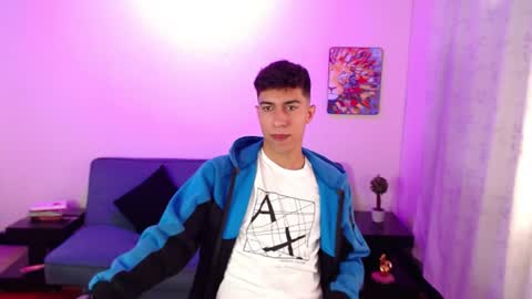 Snapshot of axelcum18 chatting on 07-11-26, 04:32 Axel online show from 07-11-26, 04:32